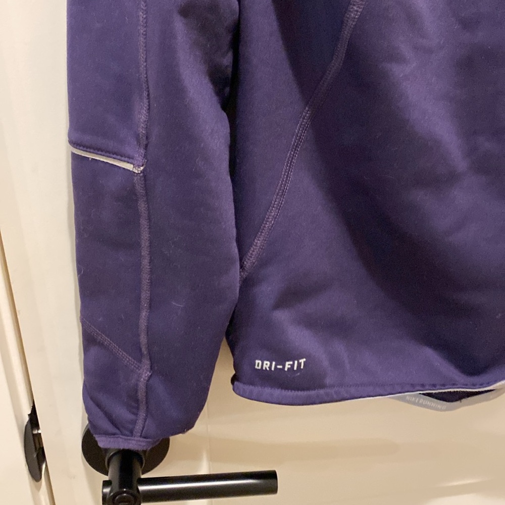 Nike Women’s 1/4‎ Zip Dri-Fit Hoodie.  Purple.  Size Medium.  One Side Pocket. - Picture 3 of 7